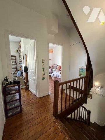 SAINT BRICE COURCELLES - Maison de ville d'environ 94m² avec cour.  