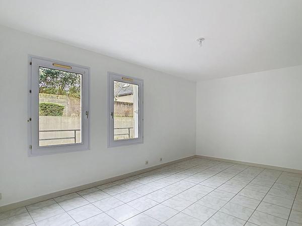 A vendre Angers Ouest Belle beille Patton, appartement type 3, 2 chambres, chauffage individuel, place de parking privative. 1 minute à pieds de l'arrêt de tramway Elysée.