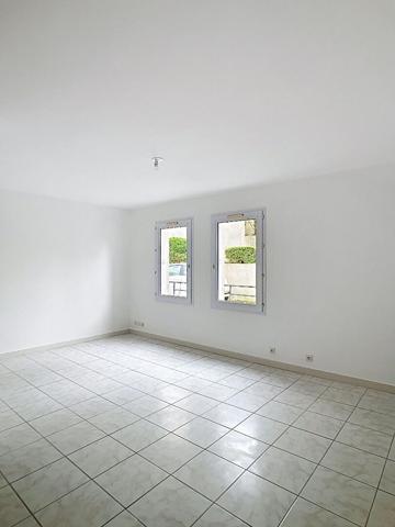 A vendre Angers Ouest Belle beille Patton, appartement type 3, 2 chambres, chauffage individuel, place de parking privative. 1 minute à pieds de l'arrêt de tramway Elysée.