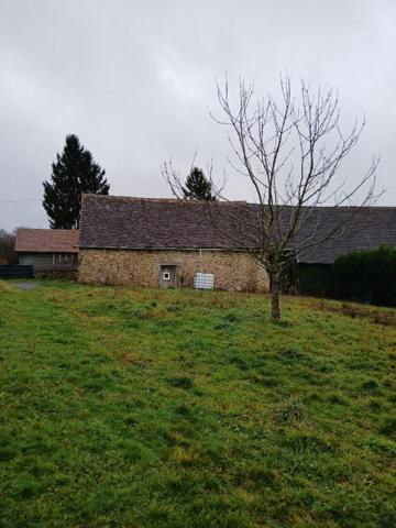 Maison, granges et 15 hectares de terres agricoles