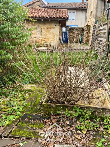 Maison de village à vendre - jardin de 104m² - 3 pièces - 6 kms de SAINT AMOUR (39)