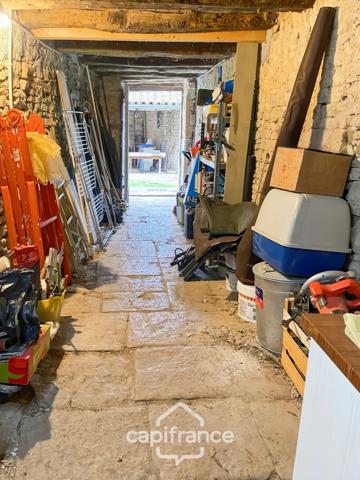 Maison de village à vendre - jardin de 104m² - 3 pièces - 6 kms de SAINT AMOUR (39)