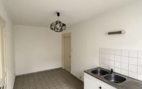 Immeuble à vendre    4 pièces •  Liffol-le-Grand