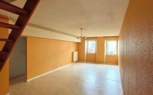 Immeuble à vendre    4 pièces •  Liffol-le-Grand