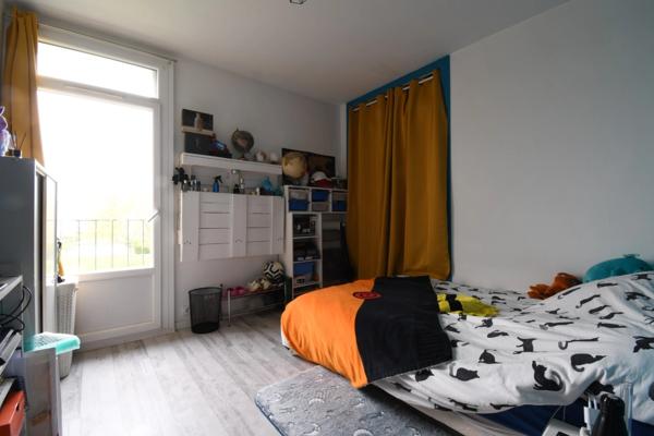 à vendre LONGVIC (21) appartement T4 72 m² avec grande terrasse et place de parking