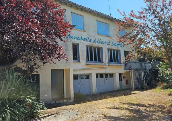 Ancien hôtel de 369 m² avec 7 chambres et salle de réception