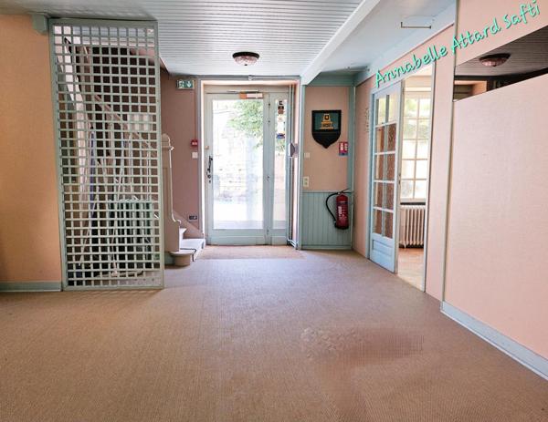 Ancien hôtel de 369 m² avec 7 chambres et salle de réception