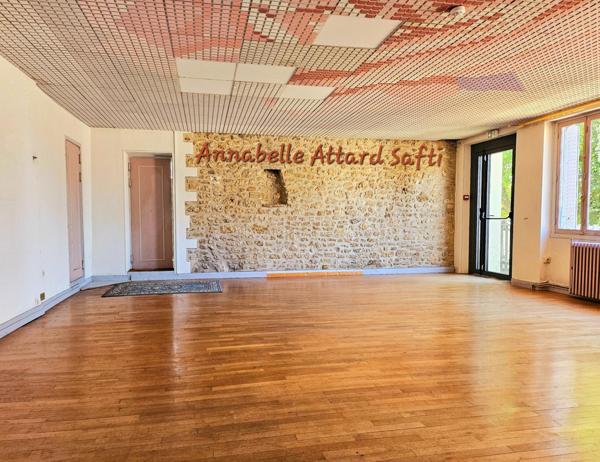 Ancien hôtel de 369 m² avec 7 chambres et salle de réception