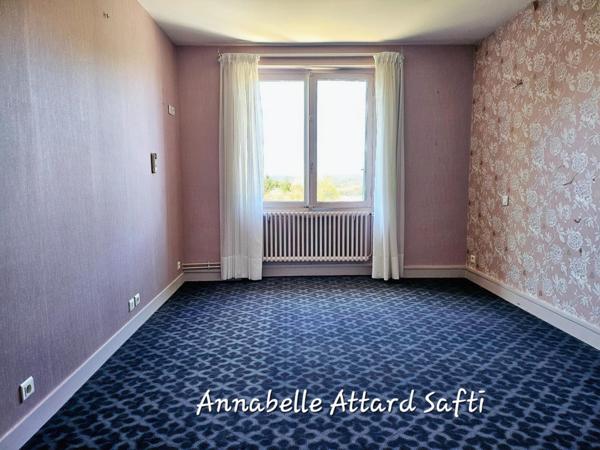 Ancien hôtel de 369 m² avec 7 chambres et salle de réception