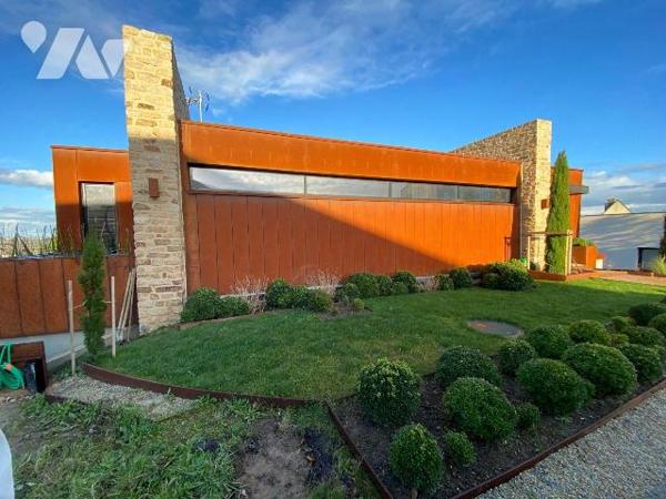 À l'abri des regards, dans quartier tranquille de Paimpol avec une vue imprenable sur la baie d...