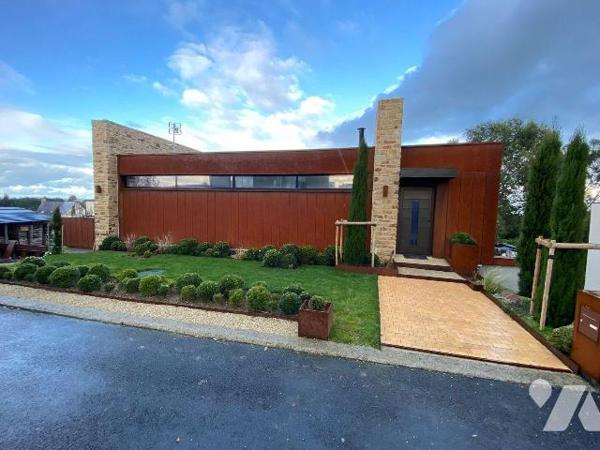 À l'abri des regards, dans quartier tranquille de Paimpol avec une vue imprenable sur la baie d...