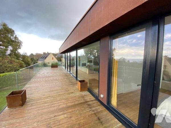 À l'abri des regards, dans quartier tranquille de Paimpol avec une vue imprenable sur la baie d...