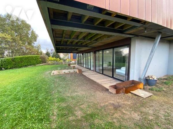 À l'abri des regards, dans quartier tranquille de Paimpol avec une vue imprenable sur la baie d...