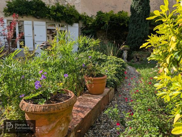 Mézin (47170) Sublime propriété au cœur de Mézin avec jardin, garage et dépendances