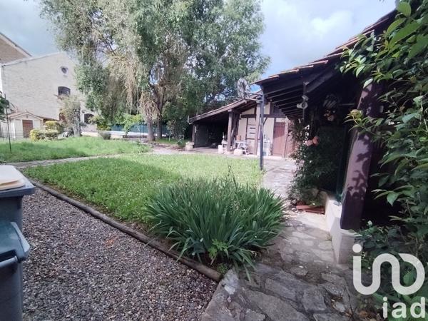 Maison traditionnelle 8 pièces de 300 m² à Vic-Fezensac (32190)