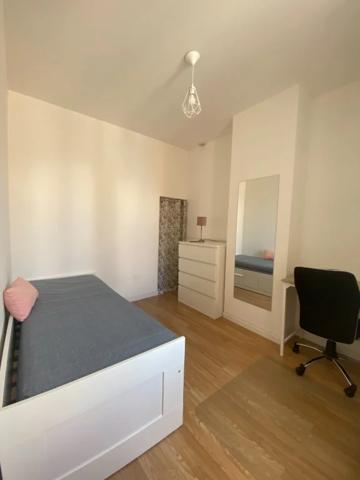 Colocation A LOUER - ROUBAIX - 12 m 2 - 450 € charges comprises par mois
