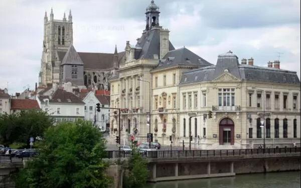 Appartement à louer    1 pièce •  Meaux