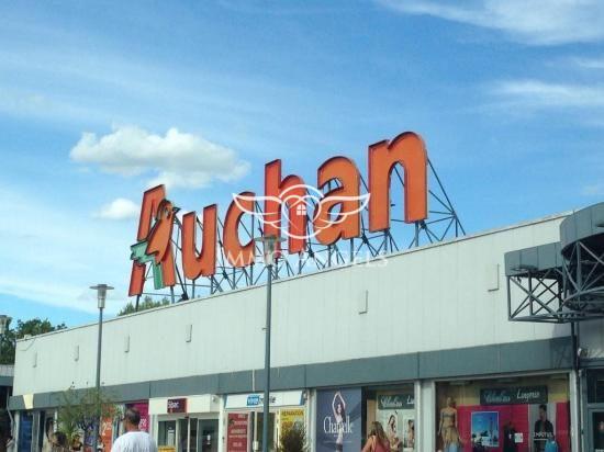 Locale commercial galerie marchande Auchan Aubagne.
