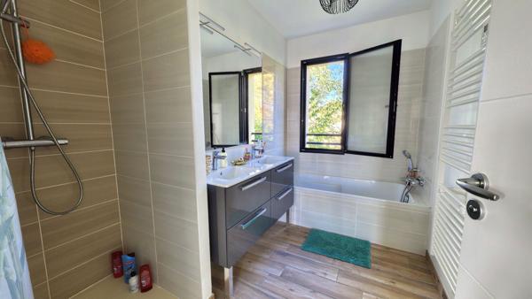 Arès côté bassin - 5-6 pièce(s) - 130 m²