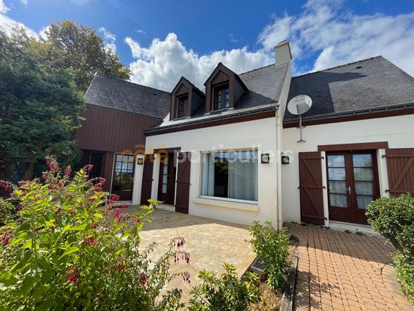 Vente
                Maison187 m² - 6 Pièces -
                    PONTIVY (56300)
