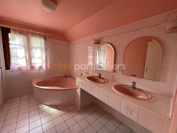 Vente
                Maison187 m² - 6 Pièces -
                    PONTIVY (56300)
