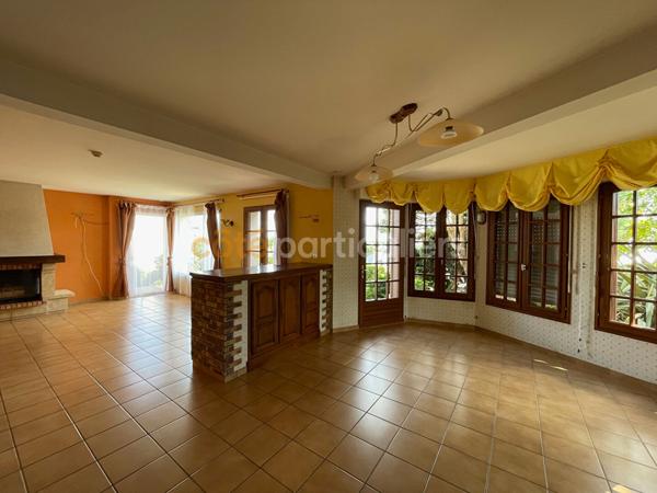 Vente
                Maison187 m² - 6 Pièces -
                    PONTIVY (56300)