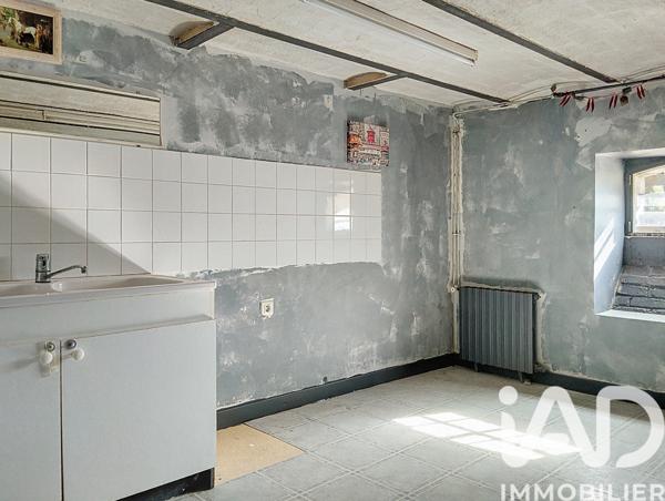 Maison à vendre 4 pièces 144 m² Bourg-et-Comin