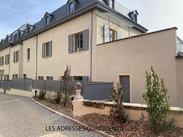 CHARBONNIERE - Appartement T4 de charme avec parkings - 79.20m² - 1600 € hors charges.