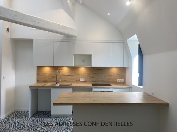 CHARBONNIERE - Appartement T4 de charme avec parkings - 79.20m² - 1600 € hors charges.