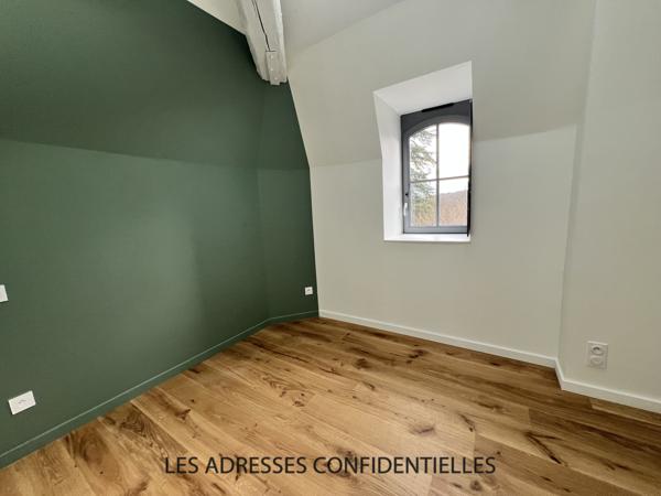 CHARBONNIERE - Appartement T4 de charme avec parkings - 79.20m² - 1600 € hors charges.