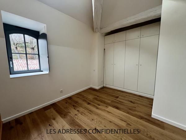 CHARBONNIERE - Appartement T4 de charme avec parkings - 79.20m² - 1600 € hors charges.