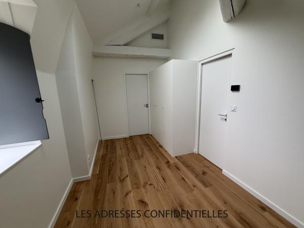 CHARBONNIERE - Appartement T4 de charme avec parkings - 79.20m² - 1600 € hors charges.