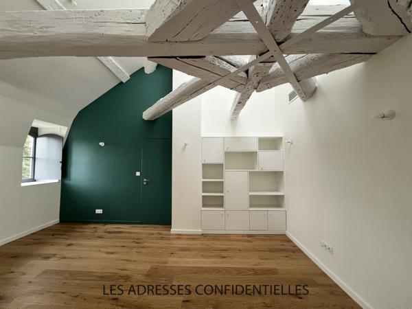 CHARBONNIERE - Appartement T4 de charme avec parkings - 79.20m² - 1600 € hors charges.