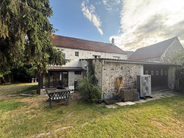 Crécy-la-Chapelle (77580) VASTE MAISON BRIARDE AU CENTRE DU VILLAGE A DEUX PAS DES ECOLES
