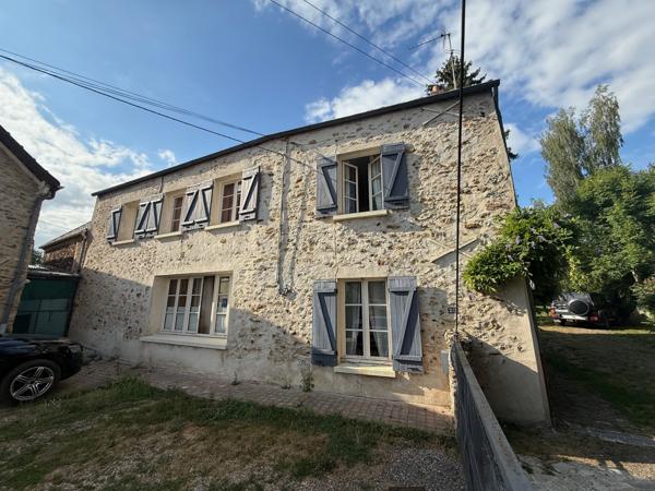 Crécy-la-Chapelle (77580) VASTE MAISON BRIARDE AU CENTRE DU VILLAGE A DEUX PAS DES ECOLES