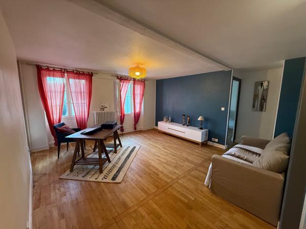 Crécy-la-Chapelle (77580) VASTE MAISON BRIARDE AU CENTRE DU VILLAGE A DEUX PAS DES ECOLES