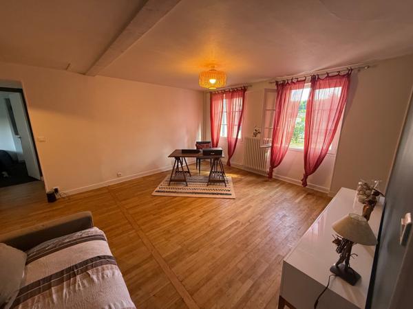 Crécy-la-Chapelle (77580) VASTE MAISON BRIARDE AU CENTRE DU VILLAGE A DEUX PAS DES ECOLES