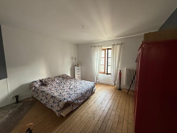 Crécy-la-Chapelle (77580) VASTE MAISON BRIARDE AU CENTRE DU VILLAGE A DEUX PAS DES ECOLES