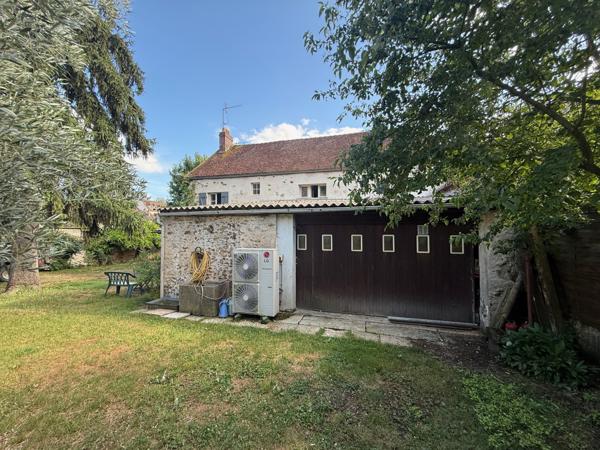 Crécy-la-Chapelle (77580) VASTE MAISON BRIARDE AU CENTRE DU VILLAGE A DEUX PAS DES ECOLES