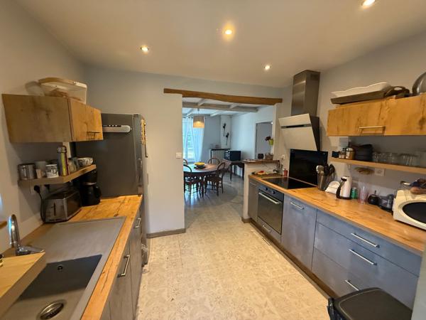 Crécy-la-Chapelle (77580) VASTE MAISON BRIARDE AU CENTRE DU VILLAGE A DEUX PAS DES ECOLES