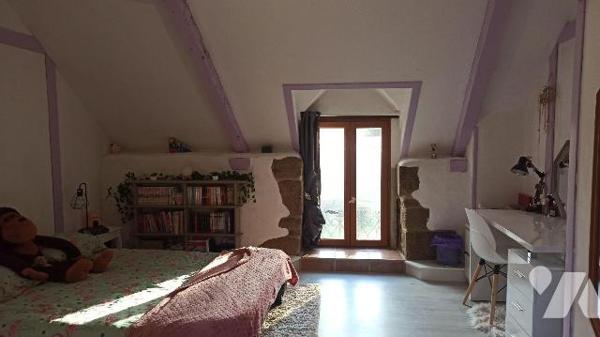 Bâtiment d'habitation comprenant :

Habitation principale :
Au rez-de-chaussée : Pièce princ...