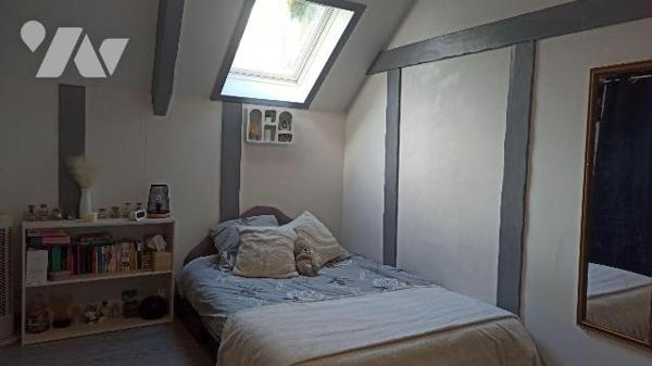 Bâtiment d'habitation comprenant :

Habitation principale :
Au rez-de-chaussée : Pièce princ...