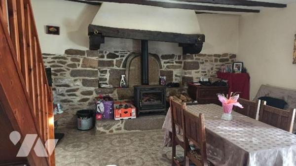 Bâtiment d'habitation comprenant :

Habitation principale :
Au rez-de-chaussée : Pièce princ...