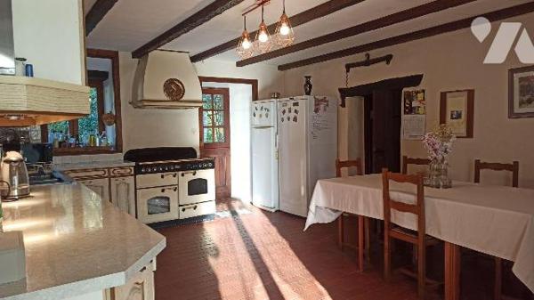 Bâtiment d'habitation comprenant :

Habitation principale :
Au rez-de-chaussée : Pièce princ...