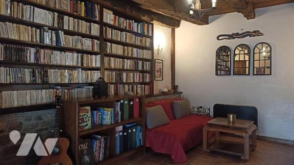 Bâtiment d'habitation comprenant :

Habitation principale :
Au rez-de-chaussée : Pièce princ...