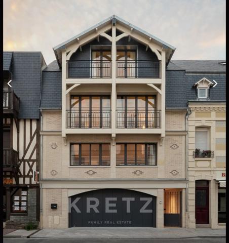 Deauville – Place Morny - Hôtel particulier d’architecte de 2023, jardin, ascenseur, garage