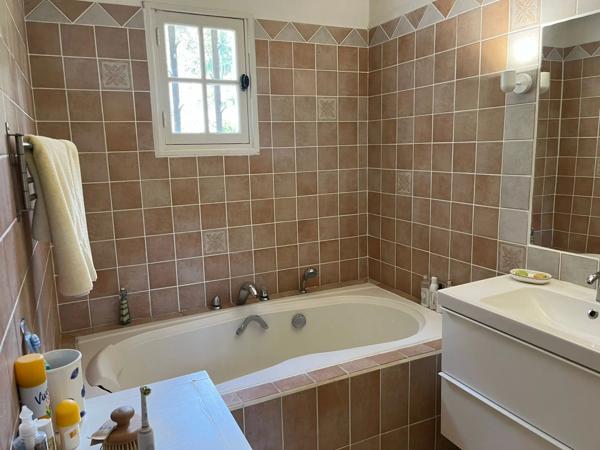 BELLE VILLA T5 LORGUES AVEC PISCINE A VENDRE