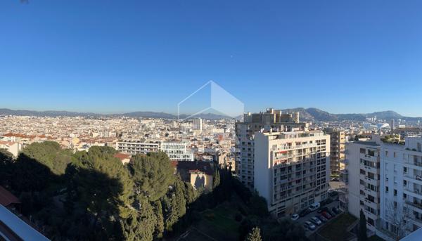 Appartement 3 pièces à vendre à Marseille - Vue panoramique, terrasse 14 m² - cave en sous sol.