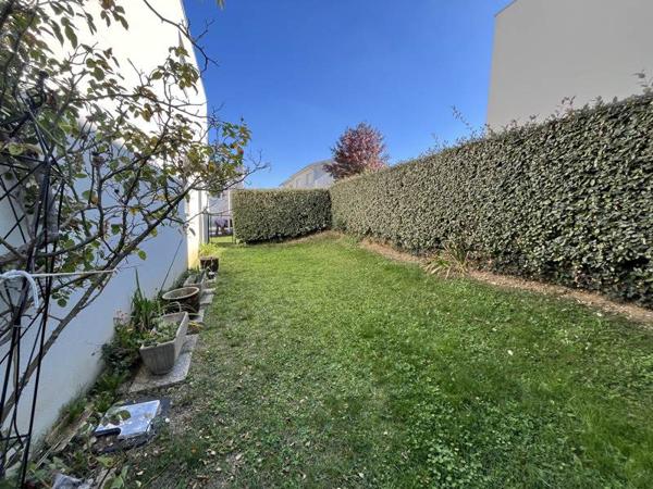 Appartement à louer 950 € CC Artigues-près-Bordeaux 3 p 62 m² DPE C