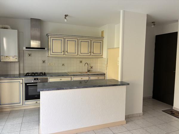 Appartement à louer 950 € CC Artigues-près-Bordeaux 3 p 62 m² DPE C